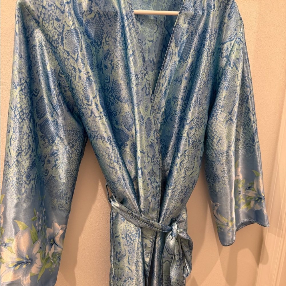 Jones New York Blue and Green Patterned Satin Robe